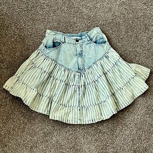 Vintage DEB denim ruffle skirt 90s like new size 9/10